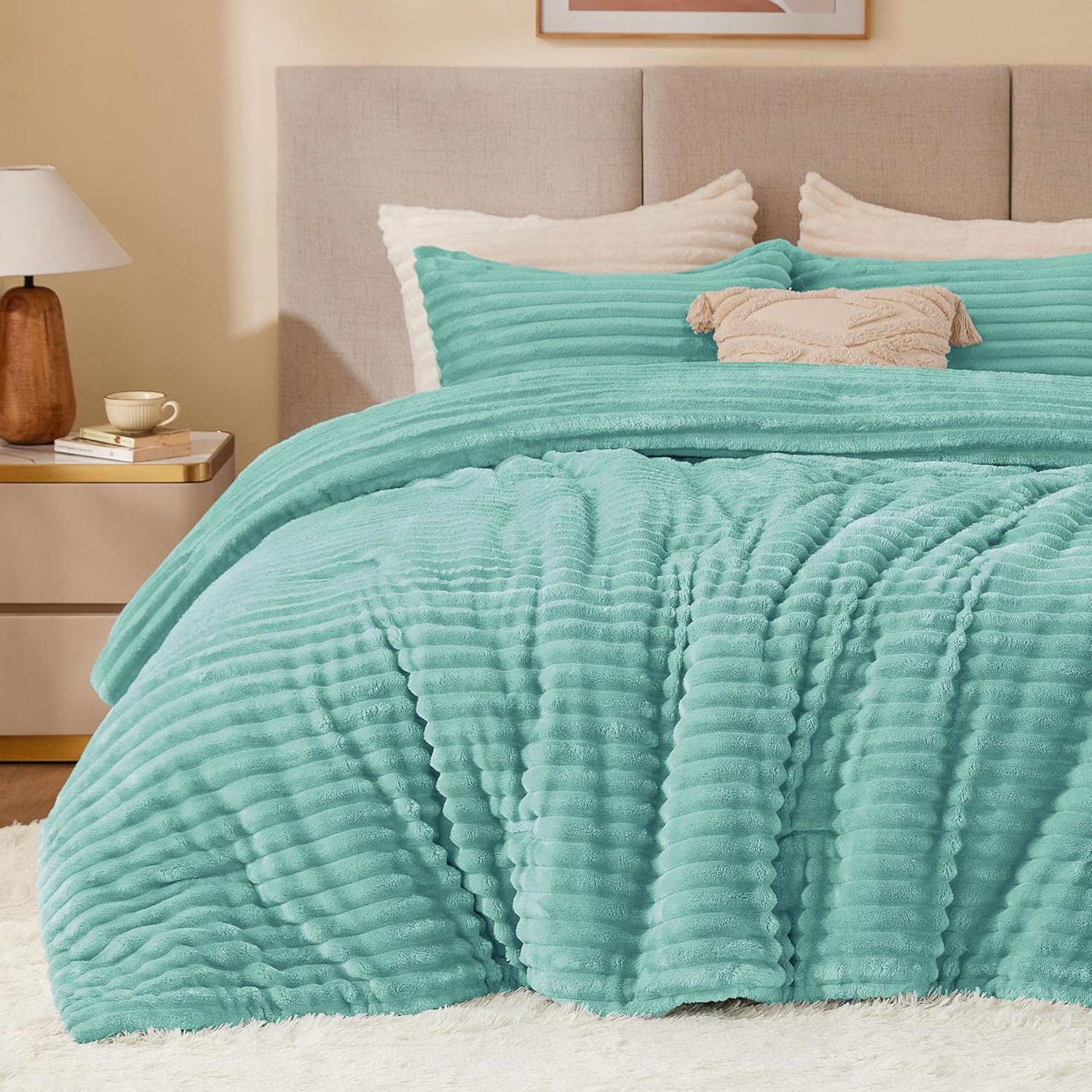 BEDELITE Fleece Comforter Set -Super Soft & Warm Fluffy Cream White Bedding, Luxury Fuzzy Heavy Bed Set for Winter with 2 Pillow Cases