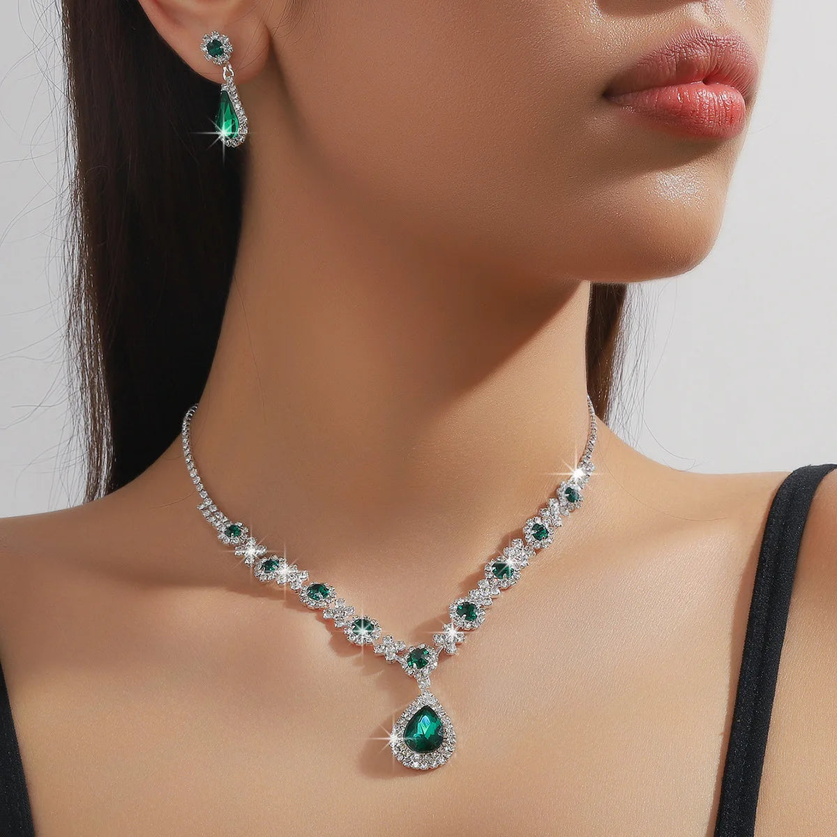 Bride Jewelry Set for Women Crystal Teardrop Necklace and Earrings Two-Piece Set Accessories for Evening Gowns