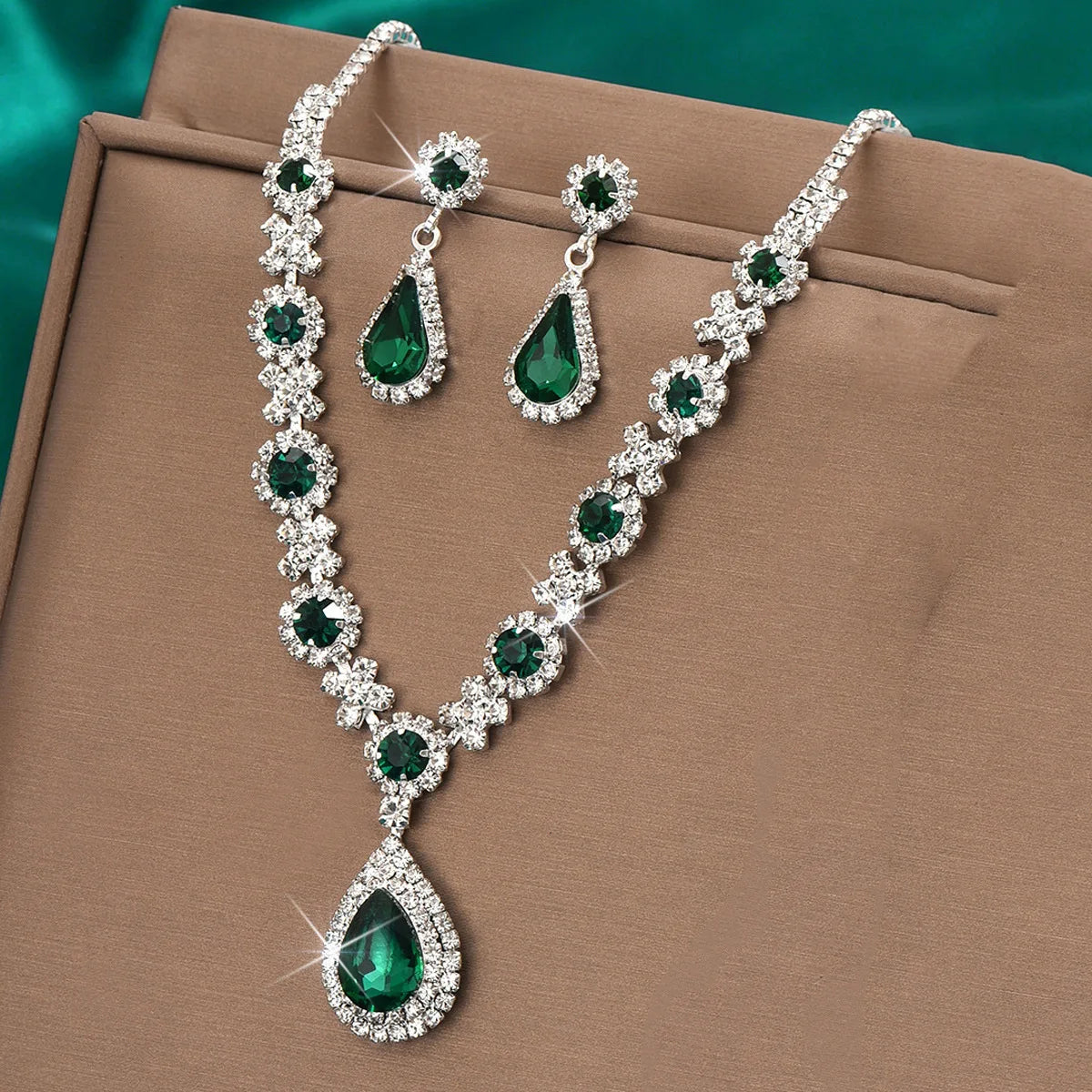 Bride Jewelry Set for Women Crystal Teardrop Necklace and Earrings Two-Piece Set Accessories for Evening Gowns